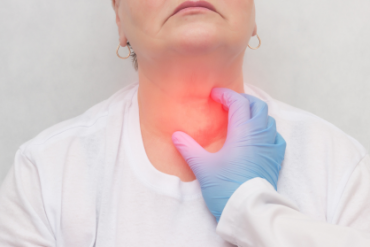 Alimentos que ayudan (y los que sabotean) tu tiroides durante la menopausia